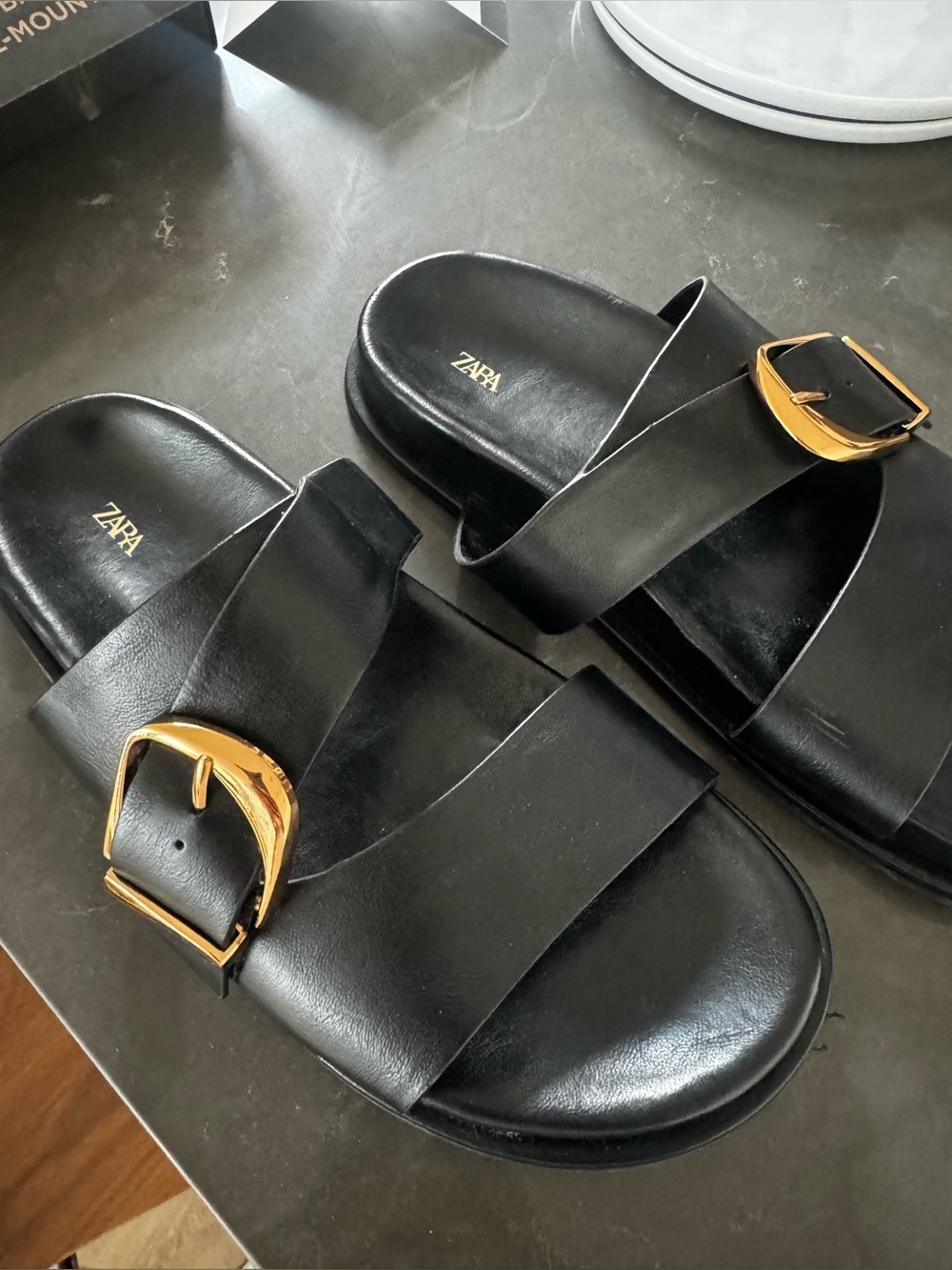 Black buckle flat sandals - Picture 3 of 4
